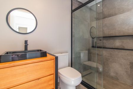 Casa de condomínio para alugar com 300m², 3 quartos e 2 vagasBanheiro da Suíte 1