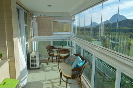 Apartamento à venda com 68m², 2 quartos e 1 vagaVaranda Sala