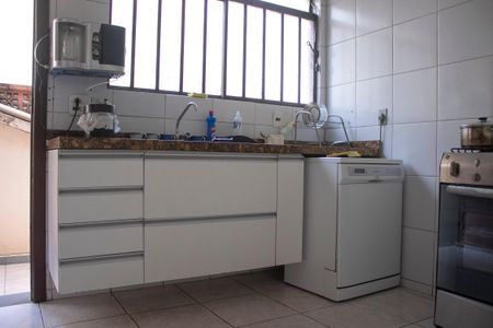 Casa à venda com 300m², 4 quartos e 1 vagaCozinha