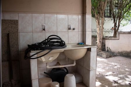 Casa à venda com 300m², 4 quartos e 1 vagaÁrea de Serviço