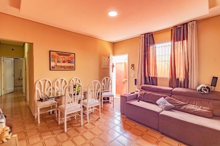 Casa à venda com 190m², 3 quartos e 2 vagasSala