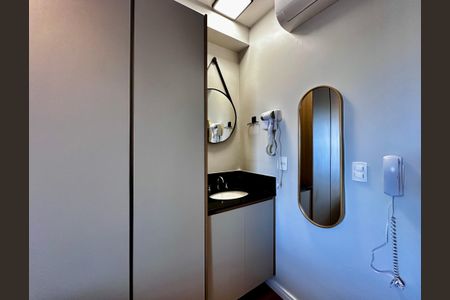 Studio para alugar com 19m², 0 quarto e sem vaga Studio para alugar com 19m², 0 quarto e sem vagaBanheiro