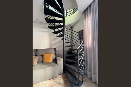 Apartamento à venda com 187m², 2 quartos e 1 vaga Apartamento à venda com 187m², 2 quartos e 1 vagaEscada