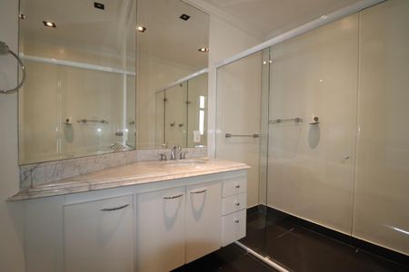 Apartamento para alugar com 296m², 3 quartos e 4 vagasBanheiro Quarto 1 suíte