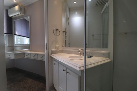 Apartamento para alugar com 296m², 3 quartos e 4 vagasBanheiro Quarto 2 suíte