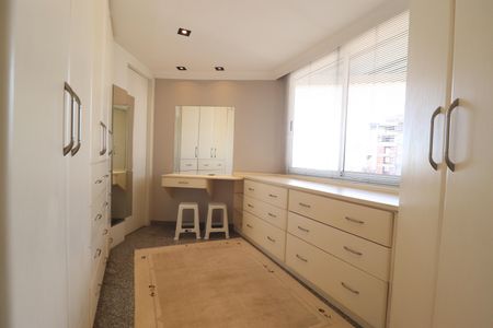 Apartamento para alugar com 296m², 3 quartos e 4 vagasCloset Quarto 1 suíte