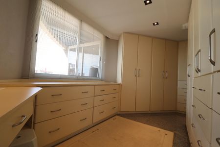 Apartamento para alugar com 296m², 3 quartos e 4 vagasCloset Quarto 1 suíte