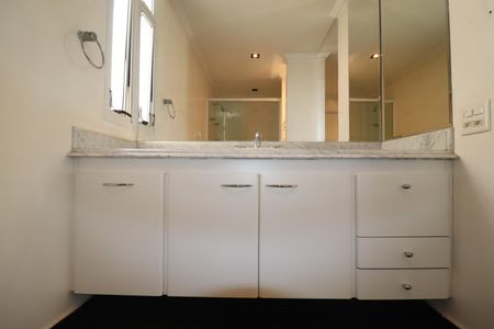 Apartamento para alugar com 296m², 3 quartos e 4 vagasBanheiro Quarto 1 suíte