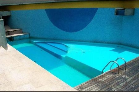 Apartamento para alugar com 296m², 3 quartos e 4 vagas Apartamento para alugar com 296m², 3 quartos e 4 vagasÁrea comum - Piscina