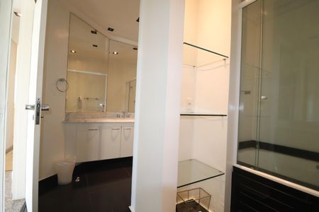 Apartamento para alugar com 296m², 3 quartos e 4 vagasBanheiro Quarto 1 suíte