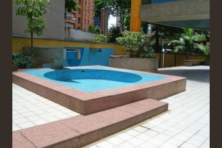 Apartamento para alugar com 296m², 3 quartos e 4 vagas Apartamento para alugar com 296m², 3 quartos e 4 vagasÁrea comum - Piscina