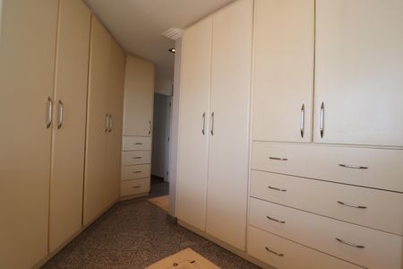 Apartamento para alugar com 296m², 3 quartos e 4 vagasCloset Quarto 1 suíte