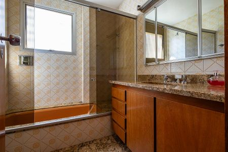 Apartamento à venda com 177m², 3 quartos e 2 vagasSuíte - Banheiro