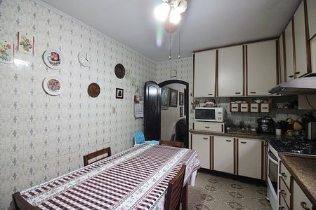 Casa à venda com 239m², 3 quartos e 2 vagasCozinha