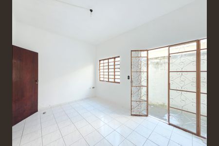 Casa para alugar com 80m², 3 quartos e 1 vaga Casa para alugar com 80m², 3 quartos e 1 vagaSala
