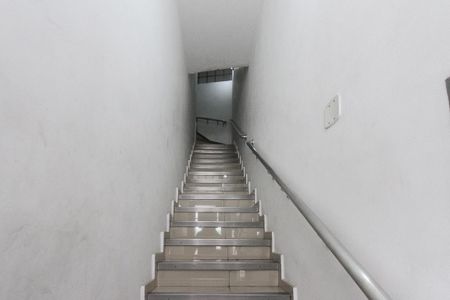 Apartamento para alugar com 90m², 2 quartos e sem vagaEscada de entrada