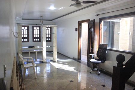 Casa à venda com 213m², 3 quartos e 4 vagasSala