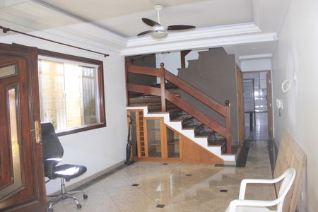 Casa à venda com 213m², 3 quartos e 4 vagasSala