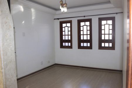 Casa à venda com 213m², 3 quartos e 4 vagasSala
