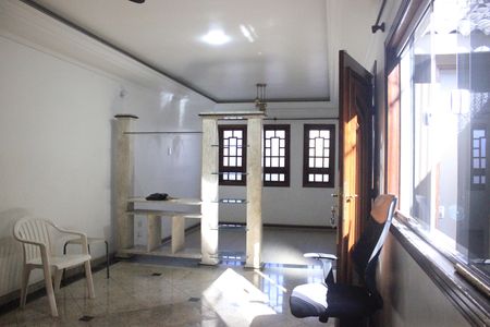 Casa à venda com 213m², 3 quartos e 4 vagasSala