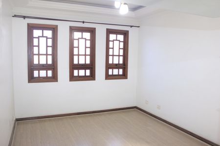 Casa à venda com 213m², 3 quartos e 4 vagasSala