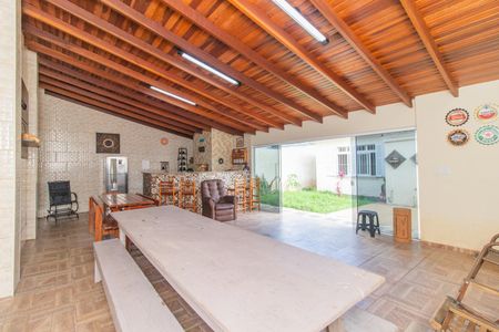 Casa à venda com 210m², 3 quartos e 4 vagasÁrea comum - Salão de festas