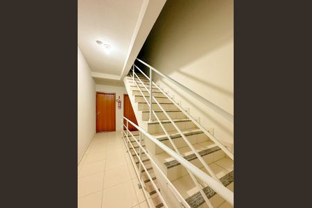 Apartamento para alugar com 60m², 2 quartos e 1 vagaEscada
