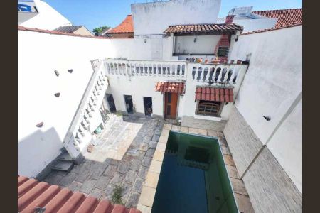 Casa à venda com 234m², 5 quartos e 4 vagas