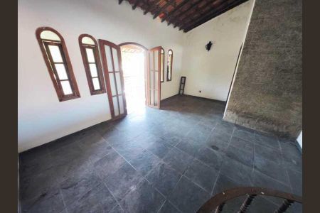 Casa à venda com 234m², 5 quartos e 4 vagas