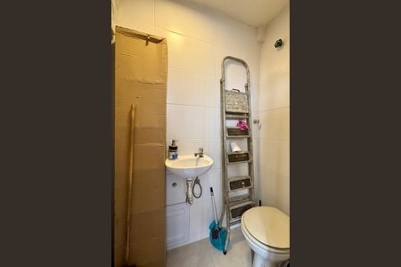 Apartamento à venda com 144m², 4 quartos e 1 vaga Apartamento à venda com 144m², 4 quartos e 1 vagaBanheiro de Serviço