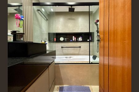 Apartamento à venda com 144m², 4 quartos e 1 vaga Apartamento à venda com 144m², 4 quartos e 1 vagaBanheiro social 1