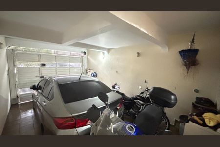 Casa à venda com 210m², 3 quartos e 1 vaga Casa à venda com 210m², 3 quartos e 1 vagaGaragem