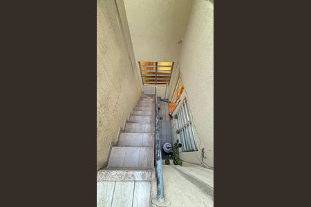 Casa à venda com 210m², 3 quartos e 1 vaga Casa à venda com 210m², 3 quartos e 1 vagaEscada Externa