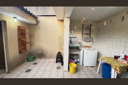 Casa à venda com 210m², 3 quartos e 1 vaga Casa à venda com 210m², 3 quartos e 1 vagaQuintal - Area de Serviço