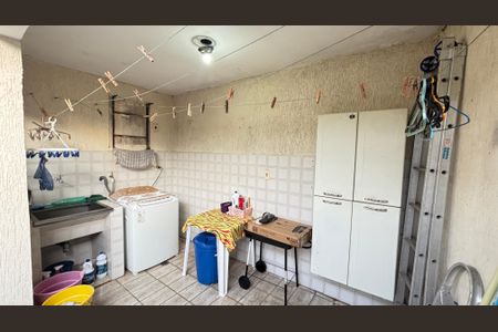 Casa à venda com 210m², 3 quartos e 1 vaga Casa à venda com 210m², 3 quartos e 1 vagaQuintal - Area de Serviço