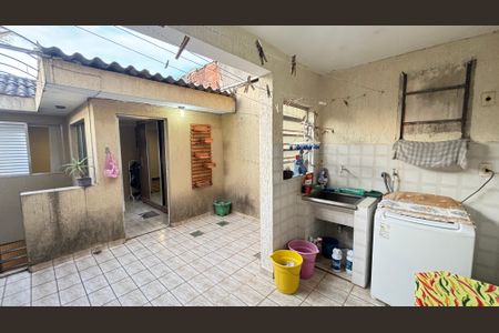 Casa à venda com 210m², 3 quartos e 1 vaga Casa à venda com 210m², 3 quartos e 1 vagaQuintal - Area de Serviço