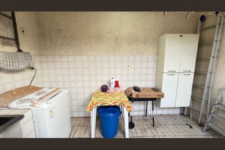 Casa à venda com 210m², 3 quartos e 1 vaga Casa à venda com 210m², 3 quartos e 1 vagaQuintal - Area de Serviço