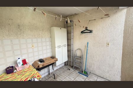 Casa à venda com 210m², 3 quartos e 1 vaga Casa à venda com 210m², 3 quartos e 1 vagaQuintal - Area de Serviço