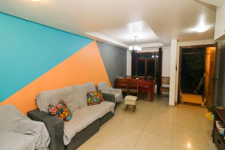 Casa à venda com 200m², 4 quartos e 1 vaga Casa à venda com 200m², 4 quartos e 1 vagaSala