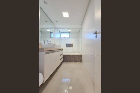 Apartamento para alugar com 175m², 4 quartos e 2 vagasBanheiro do Quarto 1