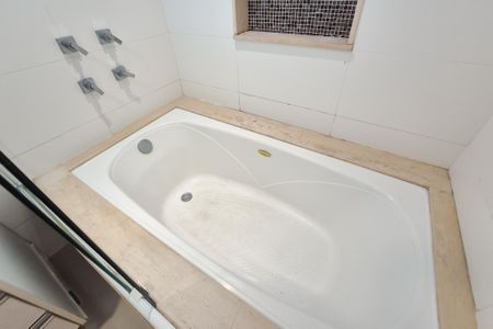 Apartamento para alugar com 175m², 4 quartos e 2 vagasBanheiro do Quarto 1