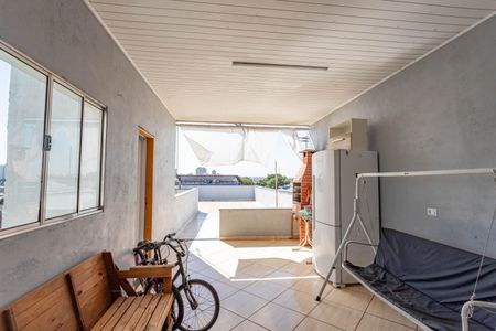 Casa à venda com 350m², 3 quartos e 2 vagas Casa à venda com 350m², 3 quartos e 2 vagasTerraço