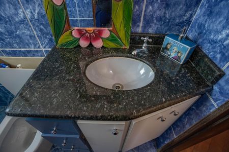 Casa à venda com 350m², 3 quartos e 2 vagas Casa à venda com 350m², 3 quartos e 2 vagasBanheiro social