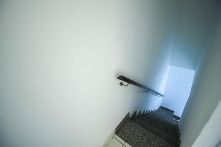 Casa para alugar com 80m², 2 quartos e sem vagaEscada