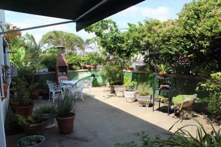 Casa à venda com 262m², 4 quartos e 2 vagas