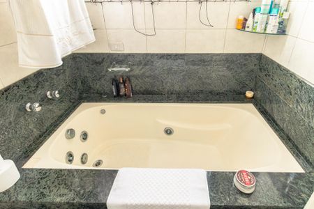 Apartamento para alugar com 225m², 3 quartos e 4 vagasBanheiro da Suíte 1