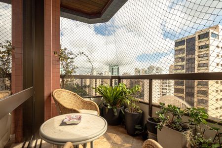 Apartamento para alugar com 225m², 3 quartos e 4 vagasVaranda