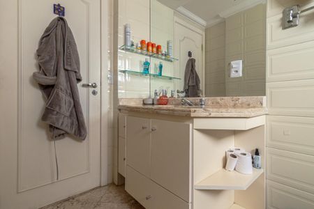 Apartamento para alugar com 225m², 3 quartos e 4 vagasBanheiro da Suíte 2