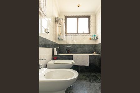 Apartamento para alugar com 225m², 3 quartos e 4 vagasBanheiro da Suíte 1