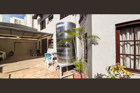 Casa à venda com 320m², 4 quartos e 6 vagas Casa à venda com 320m², 4 quartos e 6 vagasÁrea Externa